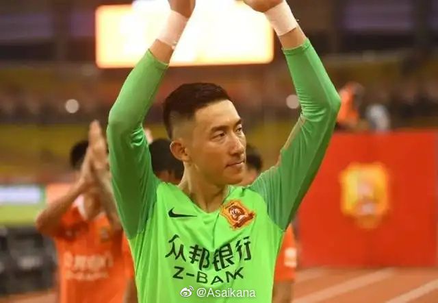 积分榜方面，曼城37分升至第四，埃弗顿16分第17。